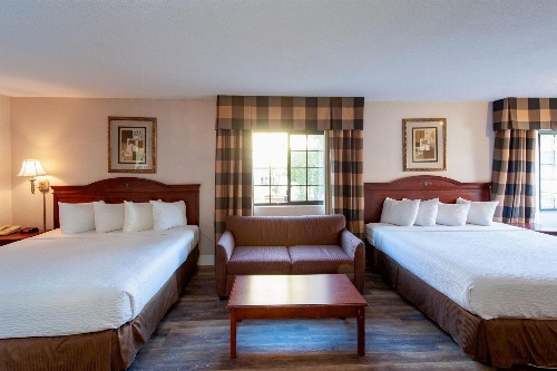 Studio City Court Yard Hotel image 3