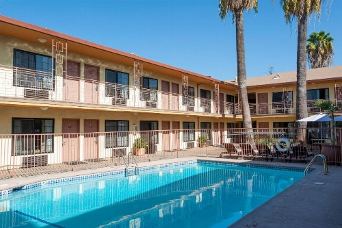 Studio City Court Yard Hotel image 33