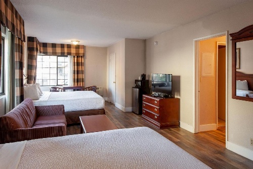 Studio City Court Yard Hotel image 4