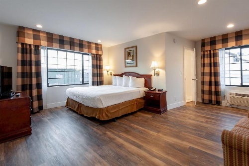 Studio City Court Yard Hotel image 43