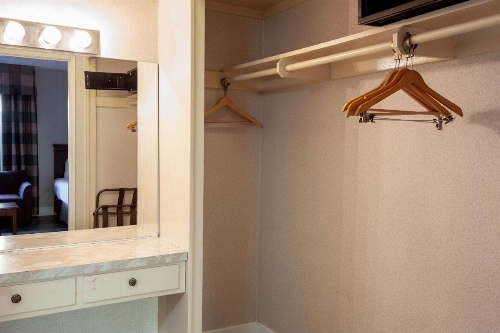 Studio City Court Yard Hotel image 44