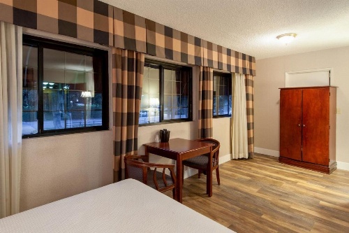 Studio City Court Yard Hotel image 5