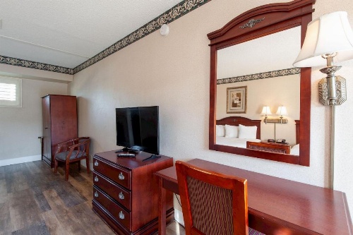 Studio City Court Yard Hotel image 8