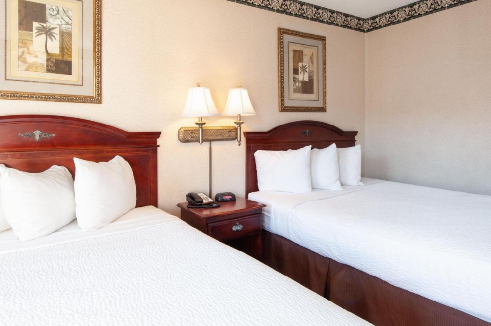 Studio City Court Yard Hotel